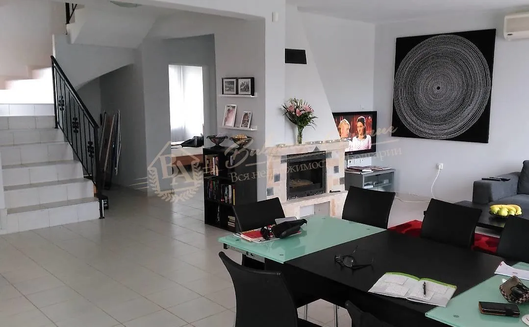 Семейный дом / вилла на двух и гостевой дом, гараж и открытый бассейн, Балчик