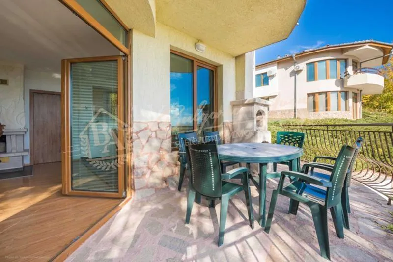 Дом в нескольких километрах от центра, в жилом районе в г. Варны