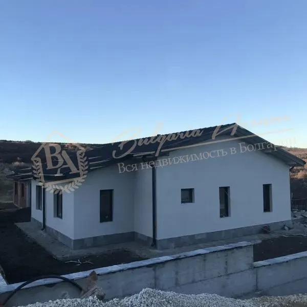 Дом в селе Осеново и открывает панорамный вид на море, обл. Варна