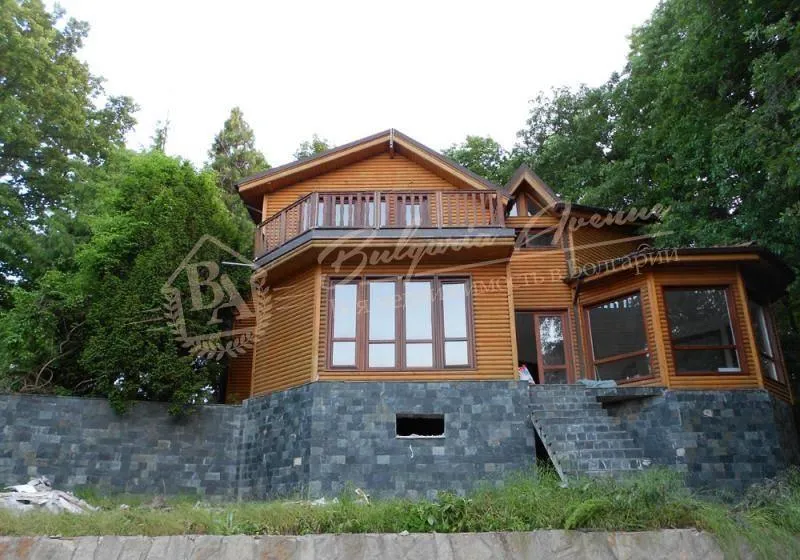 Двухэтажный дом с прекрасным видом на море в Ален Мак, г.Варна