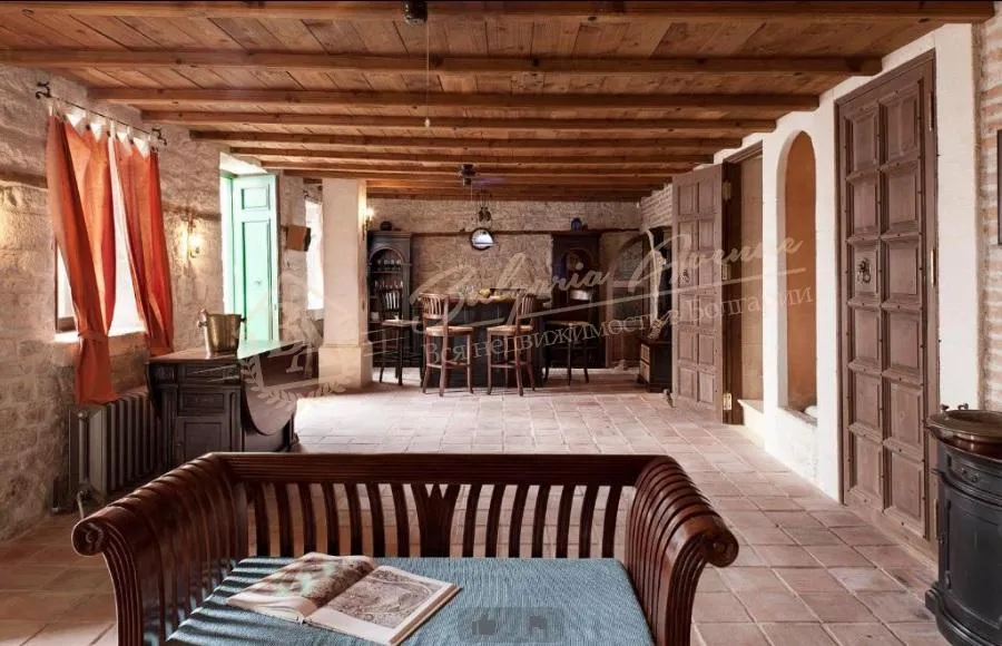 Дом в средиземноморском стиле, на первой линии пляжа в г.Каварна