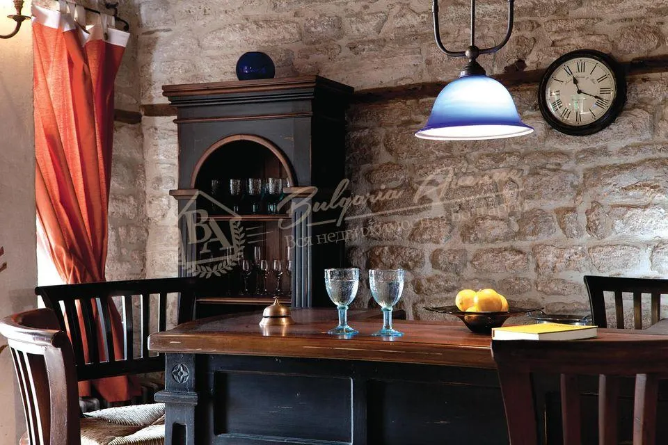 Дом в средиземноморском стиле, на первой линии пляжа в г.Каварна