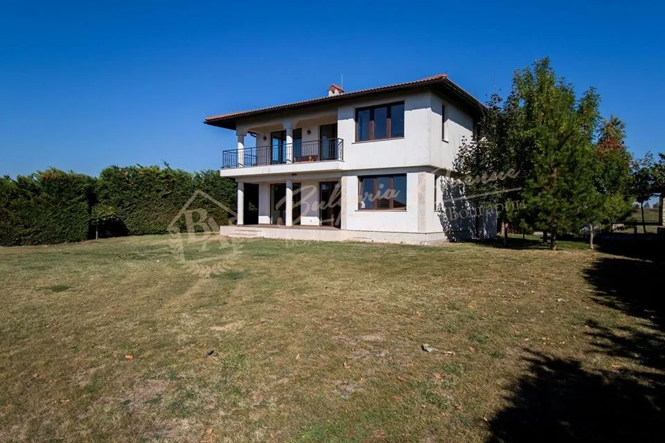 Двухэтажная вилла в элитном комплексе закрытого типа у моря около Балчик