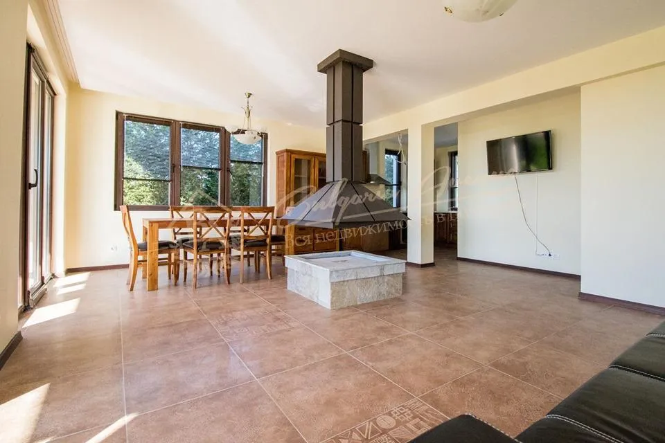 Двухэтажная вилла в элитном комплексе закрытого типа у моря около Балчик