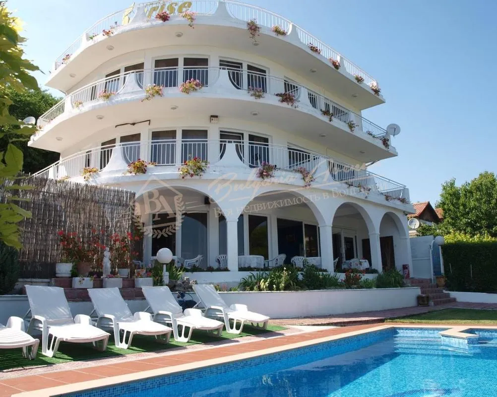 Оборудованная вилла, с потрясающим панорамным видом на море, г.Балчик