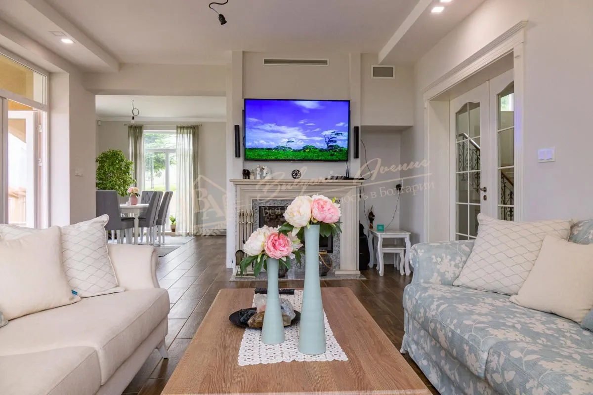 Частный, элитный дом с видом на озеро и море в г.Варна