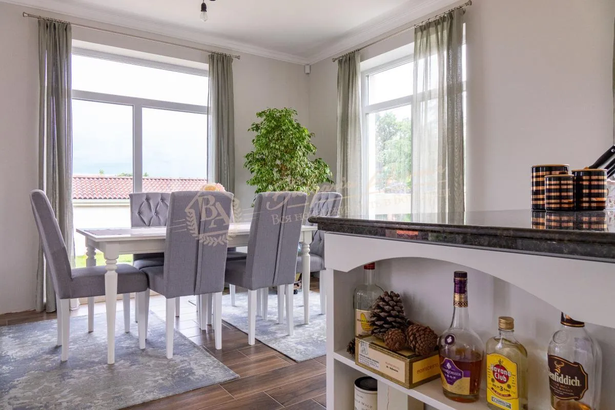 Частный, элитный дом с видом на озеро и море в г.Варна