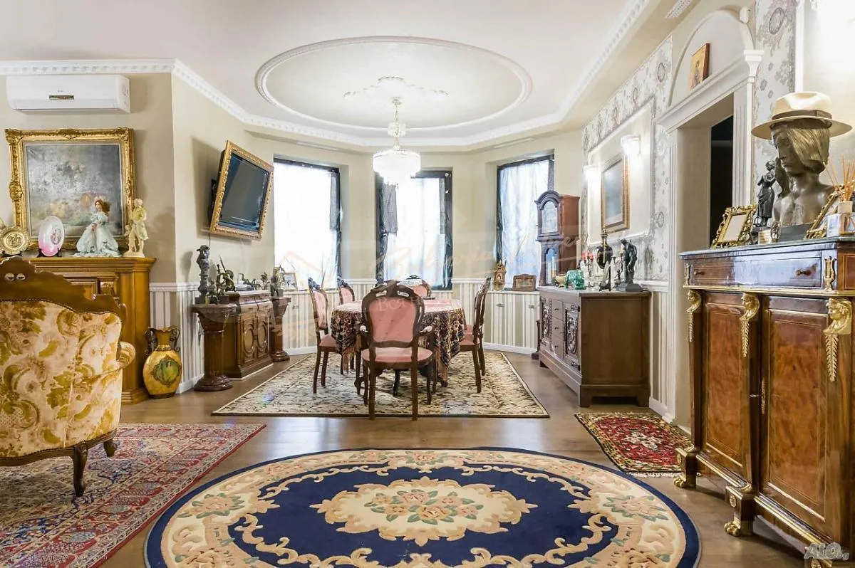 Элитный дом с участком в минутах от центра Варны