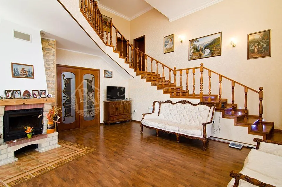 Новый, фамильный дом с собственным садом в лучшем районе г.Варна