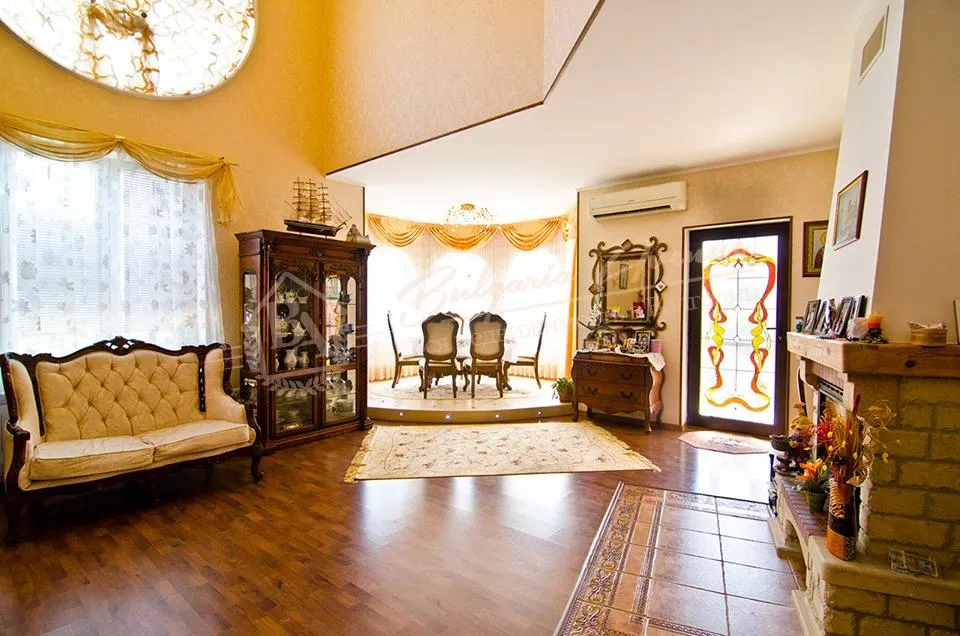 Новый, фамильный дом с собственным садом в лучшем районе г.Варна