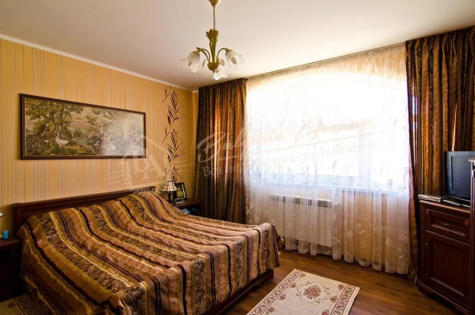 Новый, фамильный дом с собственным садом в лучшем районе г.Варна