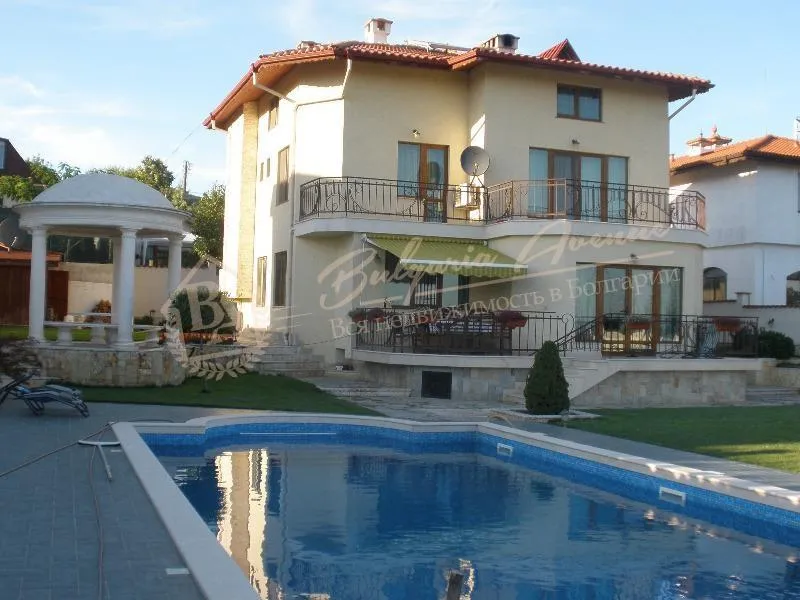 Дом имеет исключительный вид на море, расположен в г.Варна