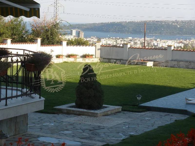 Дом имеет исключительный вид на море, расположен в г.Варна