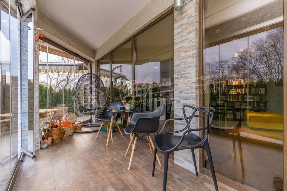 Газифицириванный двухэтажный дом с участком в Аксаково, обл.Варна