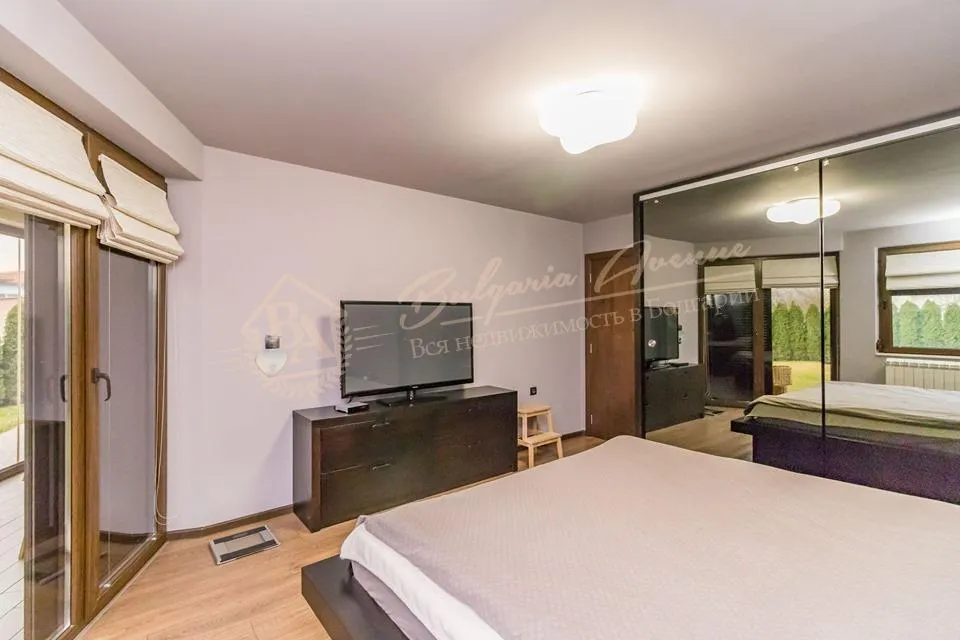 Газифицириванный двухэтажный дом с участком в Аксаково, обл.Варна