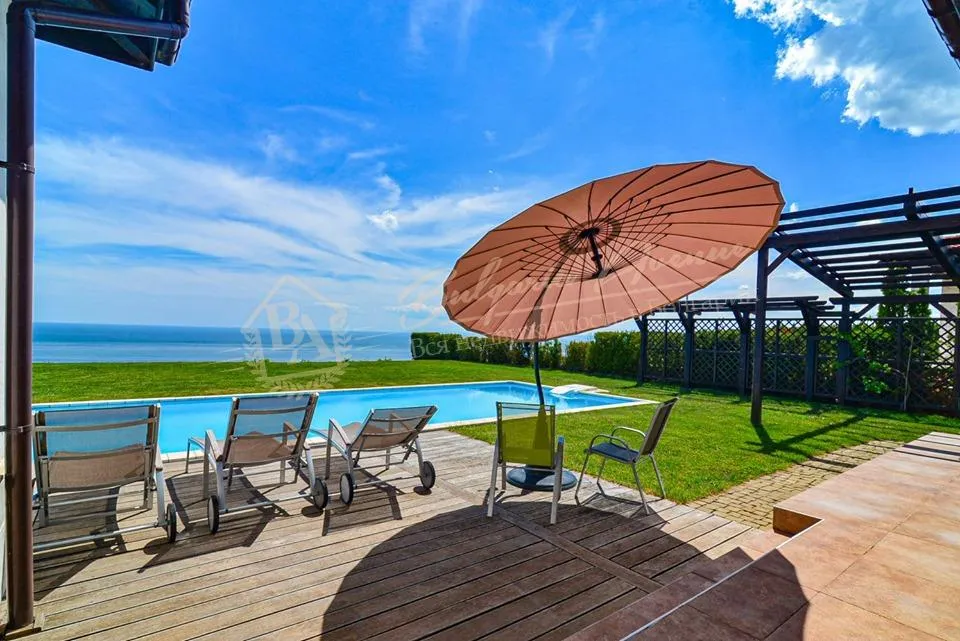 Вилла класса люкс с видом на море на 1 линии в BlackSeaRama Golf & Villas
