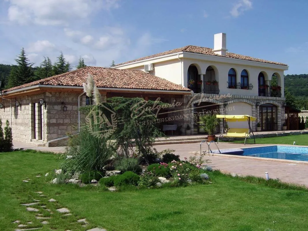 Газифицированный новый дом с садом, бассейном и видом на море, г.Варна