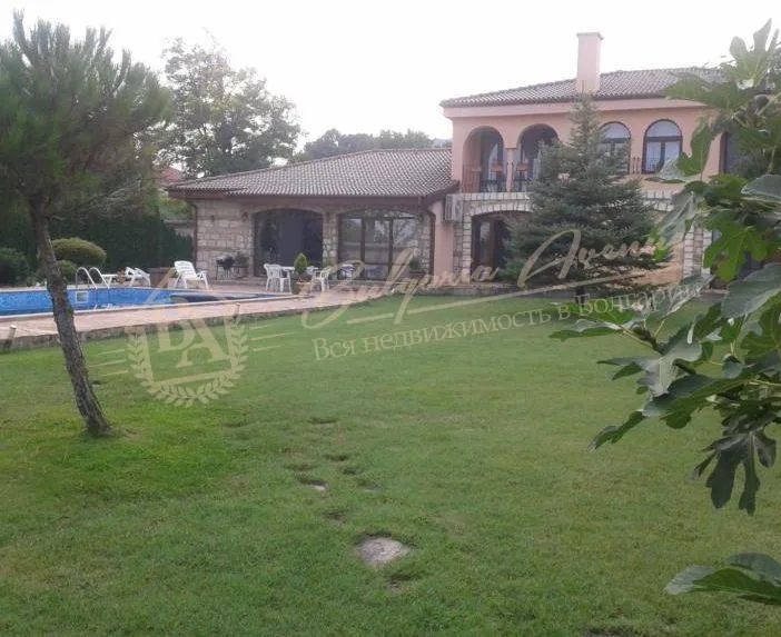 Газифицированный новый дом с садом, бассейном и видом на море, г.Варна