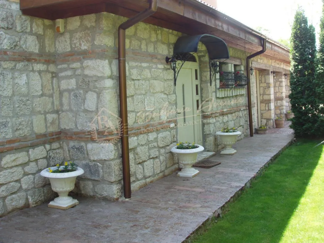 Газифицированный новый дом с садом, бассейном и видом на море, г.Варна