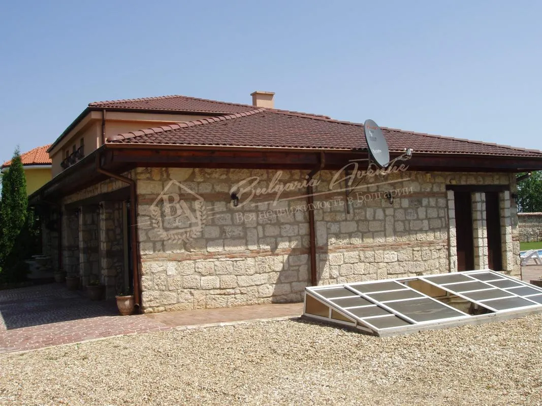 Газифицированный новый дом с садом, бассейном и видом на море, г.Варна