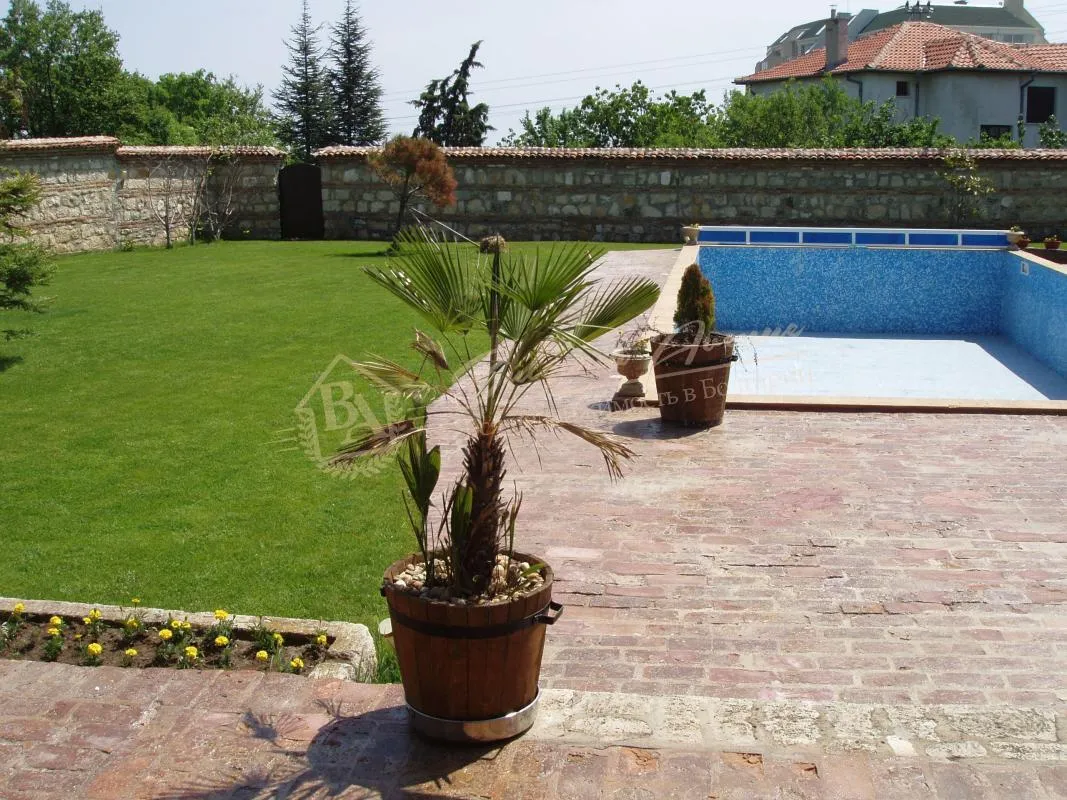 Газифицированный новый дом с садом, бассейном и видом на море, г.Варна