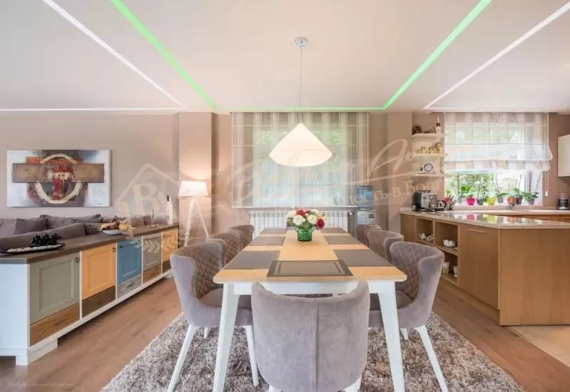 Дом класса люкс с видом на море, с бассейном, участком в г. Варна