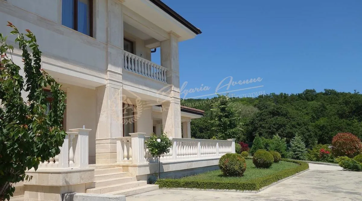 Прекрасный дом с панорамным видом на бухту Солнечного Берега и город Несебр