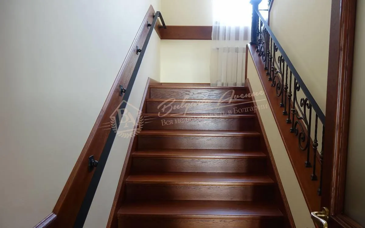 Прекрасный дом с панорамным видом на бухту Солнечного Берега и город Несебр