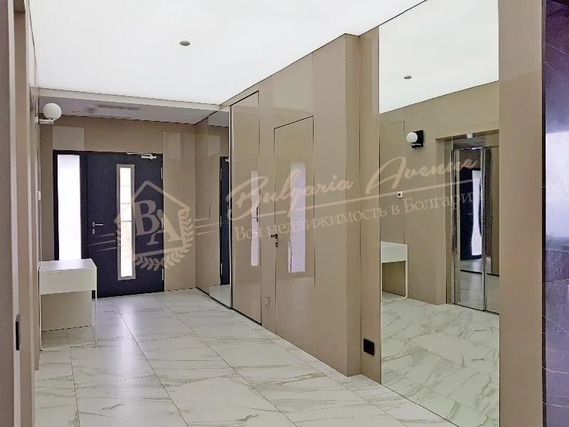 Дом с современной архитектурой и мебелью в панорамном районе в г. Варна.