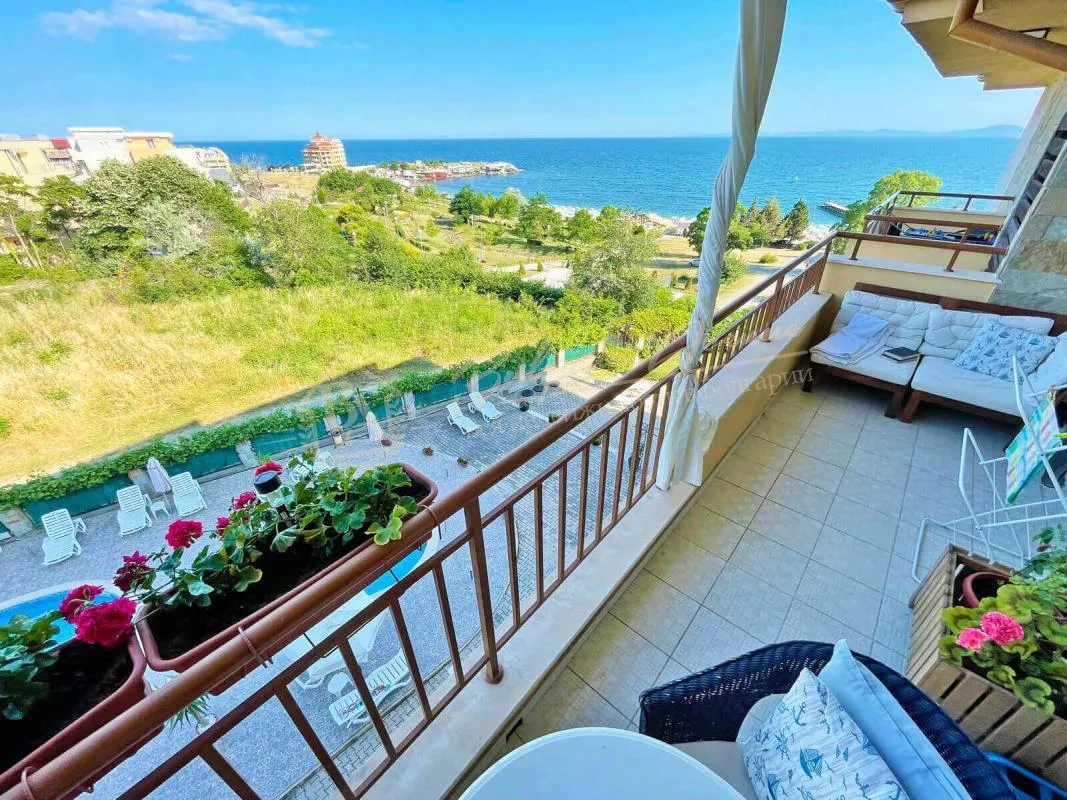 Апартамент с видом на море в "Дрим Холидей", курортный поселок Равда