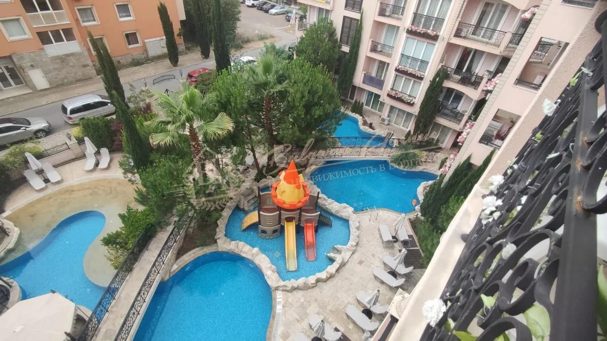 Трехкомнатный апартамент в комплексе "Романс Марин", Солнечный берег