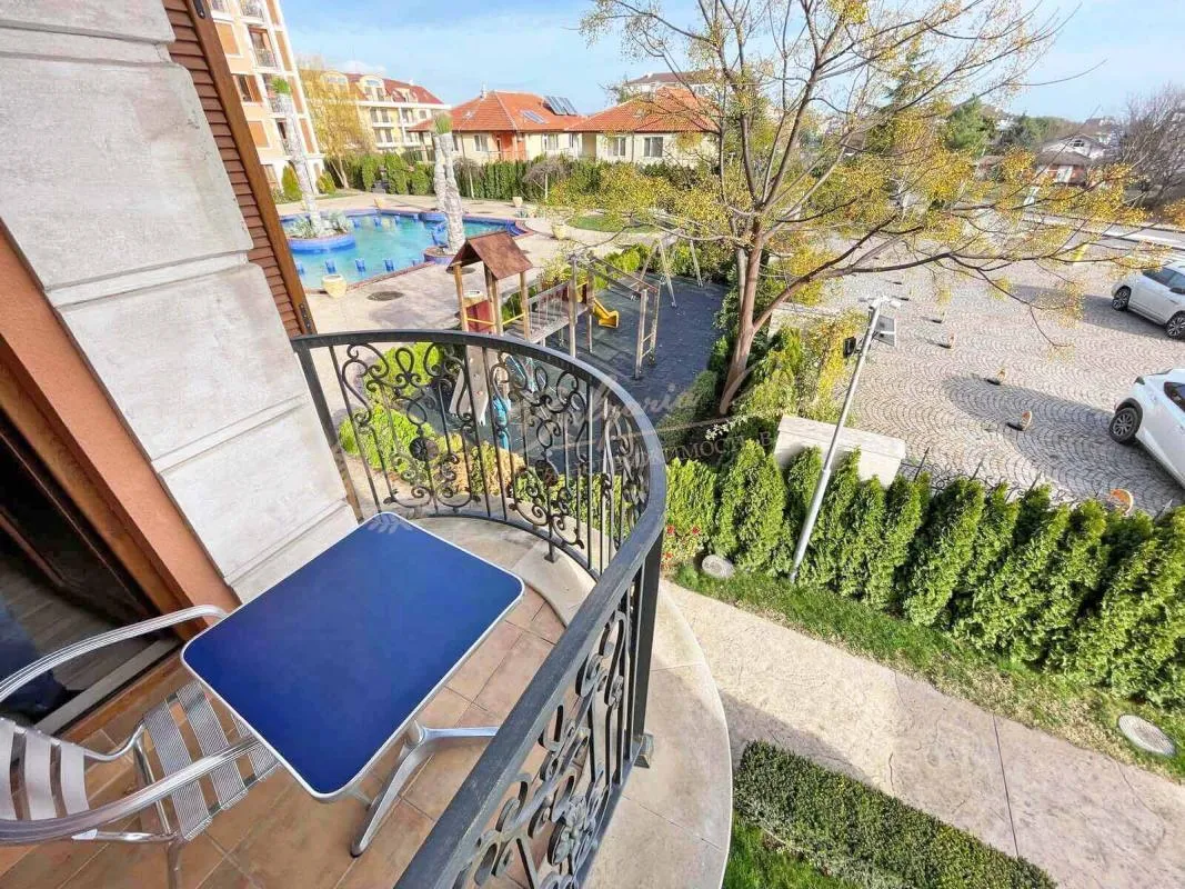 Трехкомнатный апартамент в комфортабельном комплексе "Каскадас", Равда