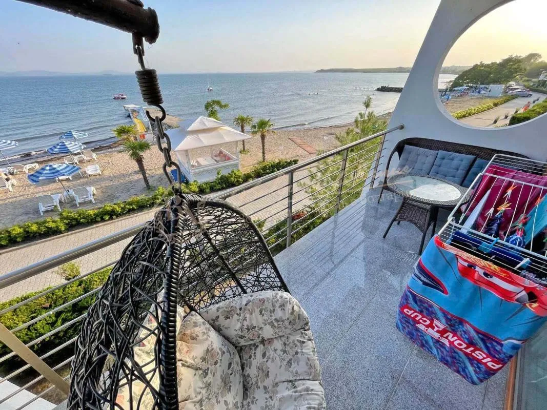 Двухкомнатный апартамент с видом на море в комплексе WHITE SAILS, Поморие