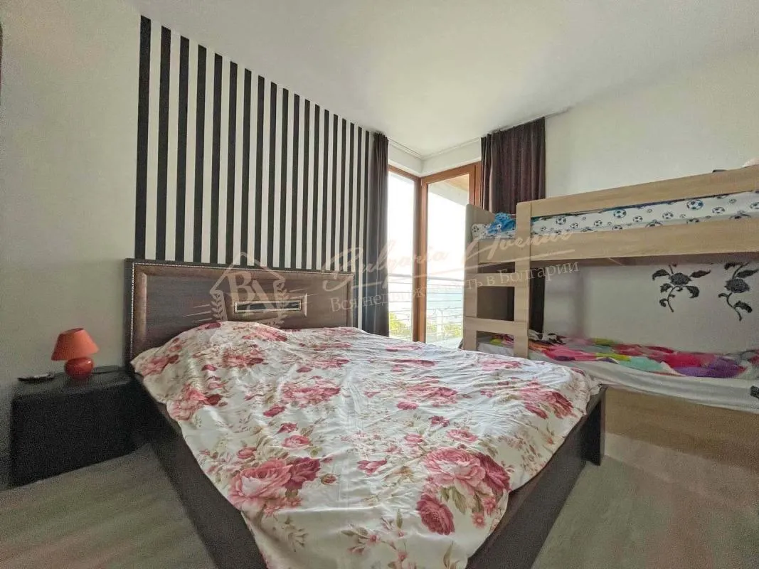 Двухкомнатный апартамент с видом на море в комплексе WHITE SAILS, Поморие