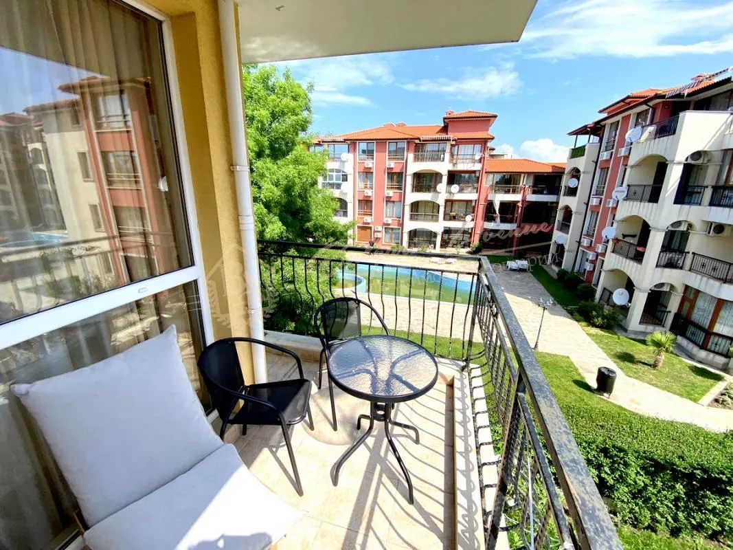 Большая квартира-студия в жилом доме без таксы поддержки в Равде