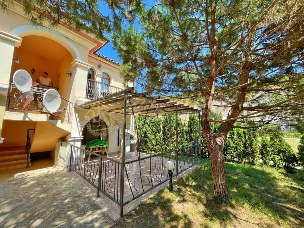 Двухкомнатная квартира в комплексе VILLA ROMANA, Елените