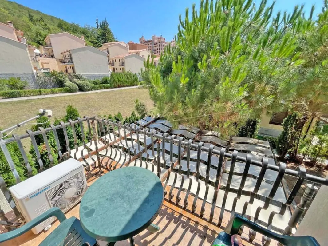 Двухкомнатная квартира в комплексе VILLA ROMANA, Елените