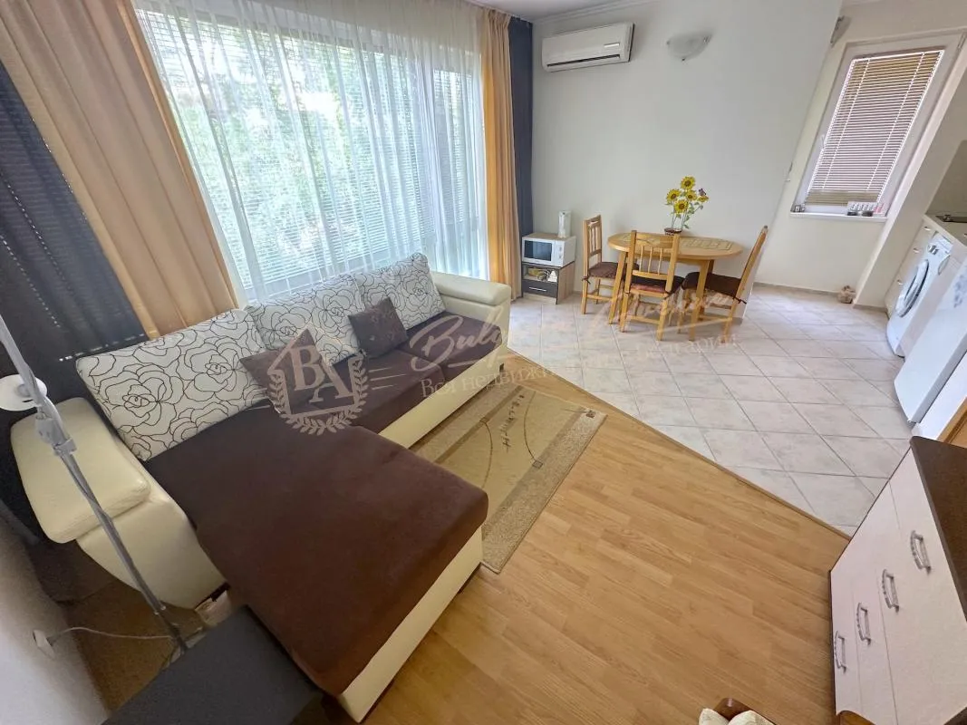 Двухкомнатный апартамент в комплексе «Азалия-2», г. Несебр, 100 метров от моря