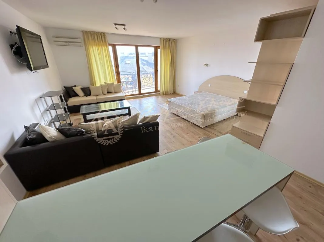 Большая однокомнатная квартира с панорамным видом на море в жилом доме без таксы поддержки в Святом Власе