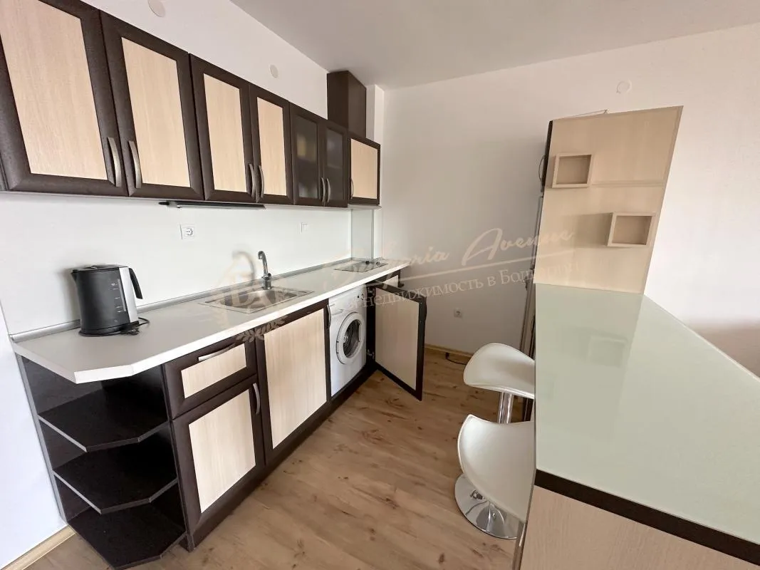 Большая однокомнатная квартира с панорамным видом на море в жилом доме без таксы поддержки в Святом Власе