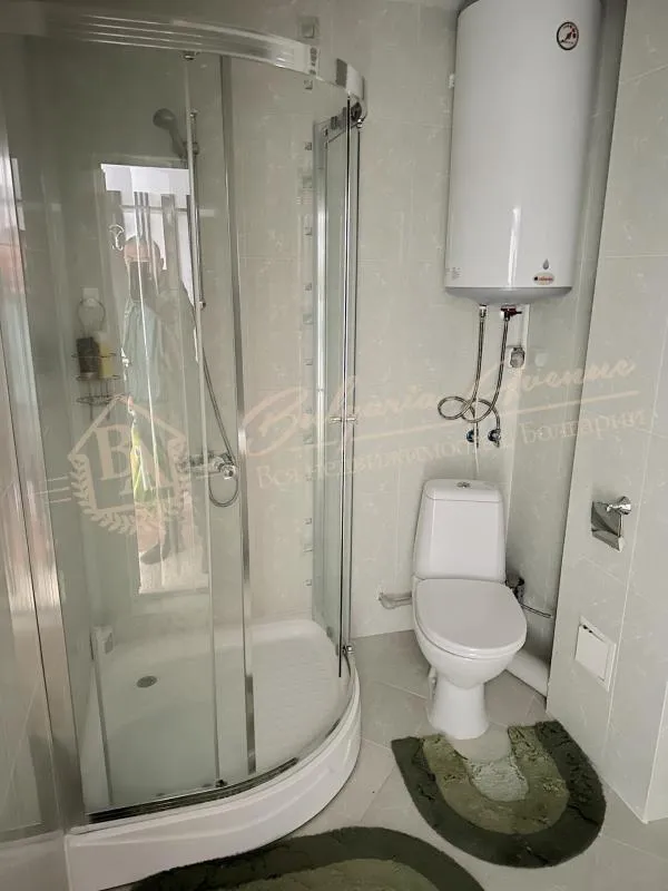 Большая однокомнатная квартира с панорамным видом на море в жилом доме без таксы поддержки в Святом Власе