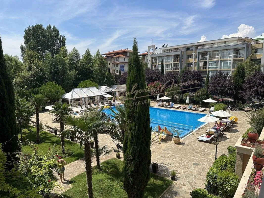 Уютный двухкомнатный апартамент в комплексе «Солнце и Море», Солнечный берег