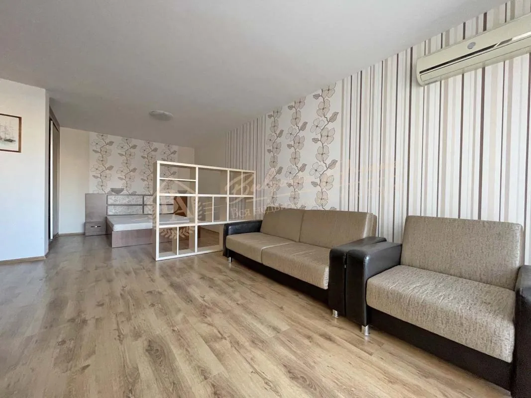 Просторная меблированная студия в комплексе "Роял Палм", Святой Влас