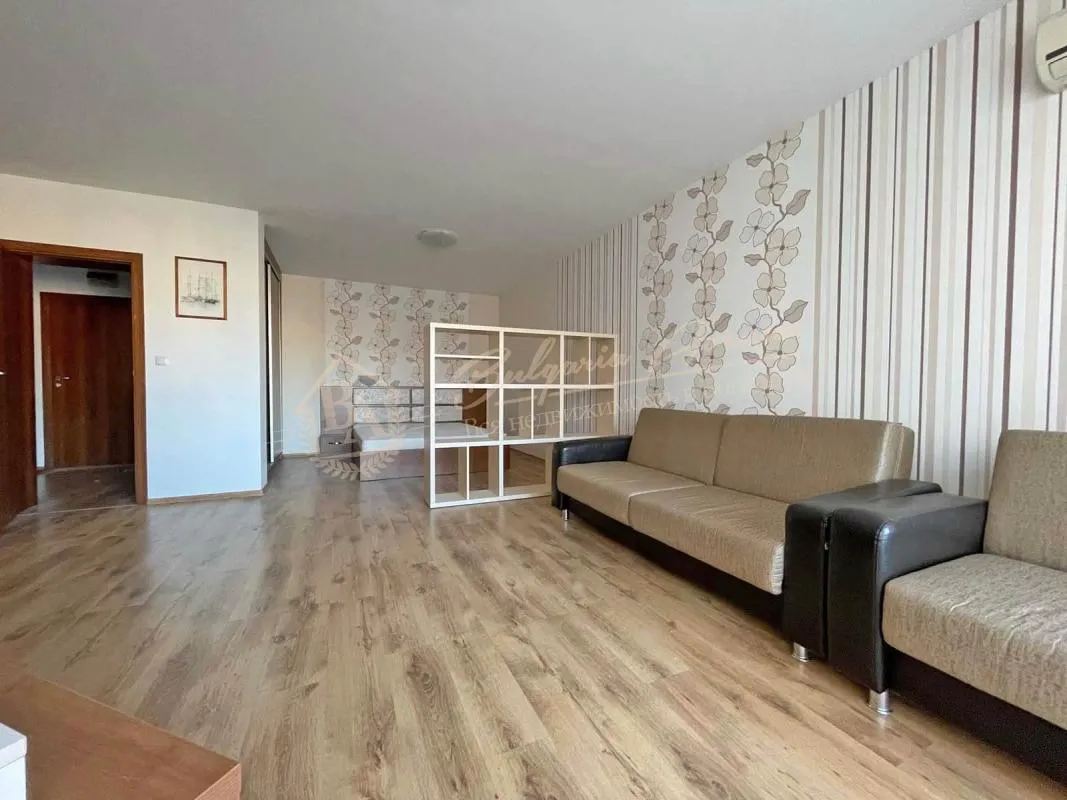 Просторная меблированная студия в комплексе "Роял Палм", Святой Влас