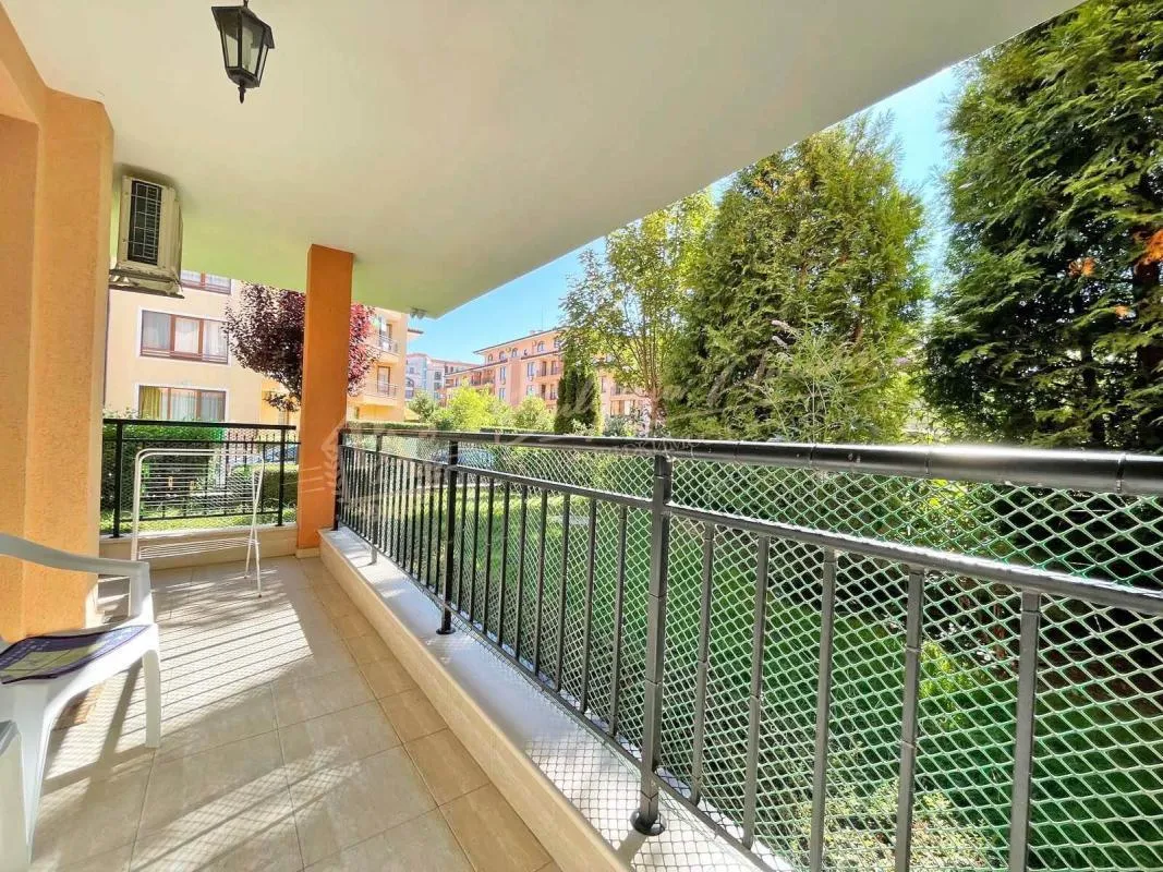 Двухкомнатная квартира с видом на сад в комплексе "Стар Дримс", Святой Влас