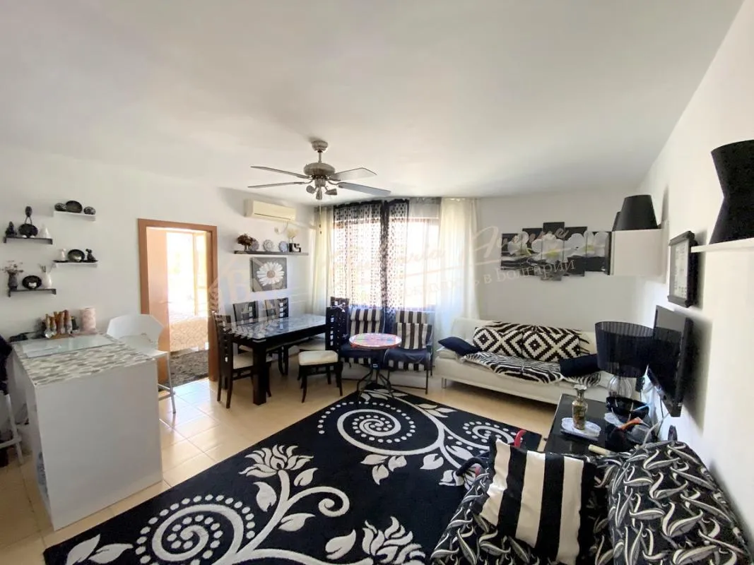 Двухкомнатный апартамент в комплексе «Персани-2», Солнечный берег