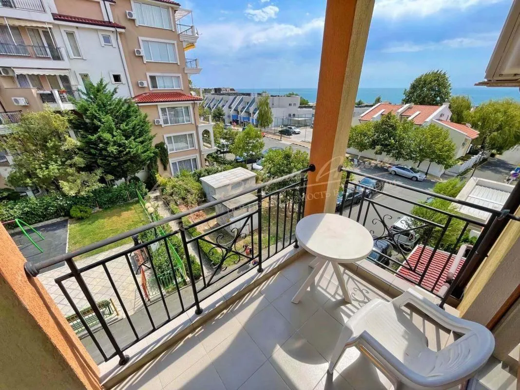 Двухкомнатная квартира с видом на море в комплексе "Викторио", Святой Влас