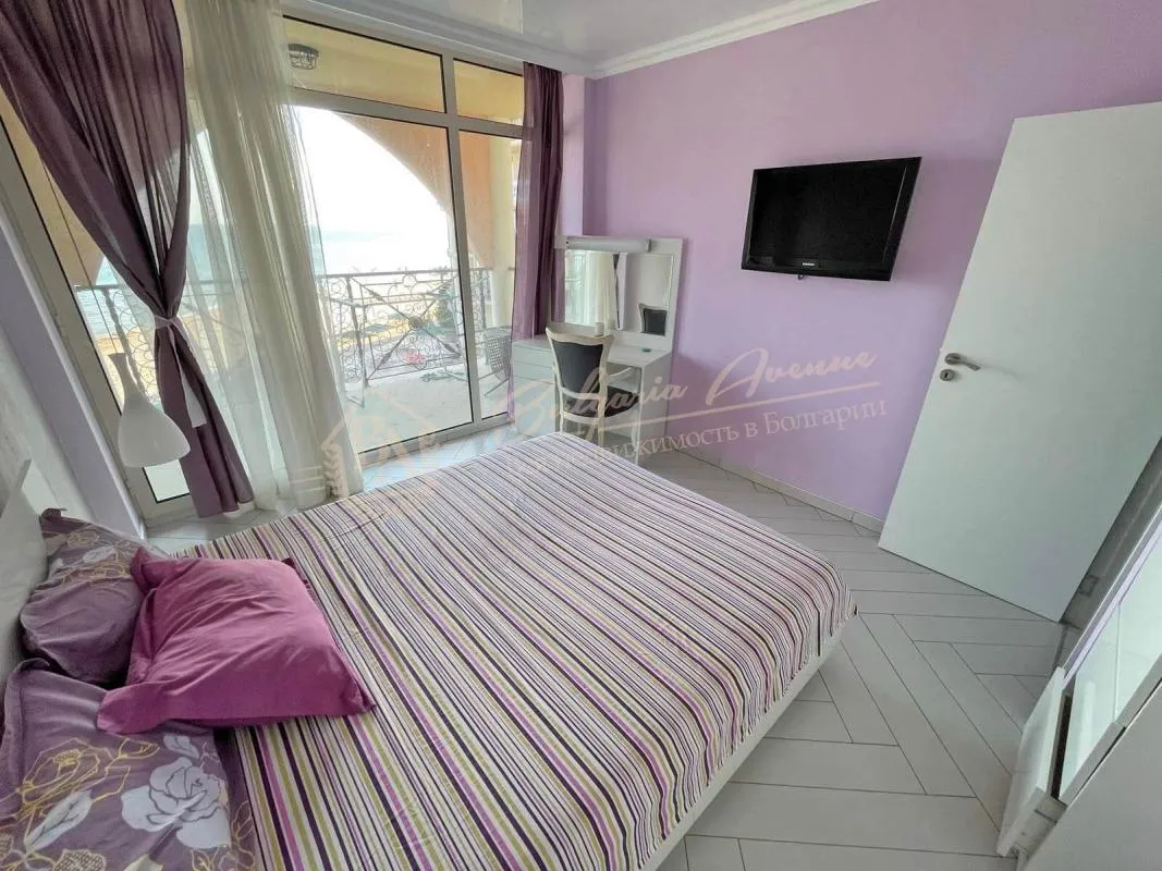 Трехкомнатный апартамент в элитном комплексе "Атриум", Елените. Первая линия, фронтальный вид на море!