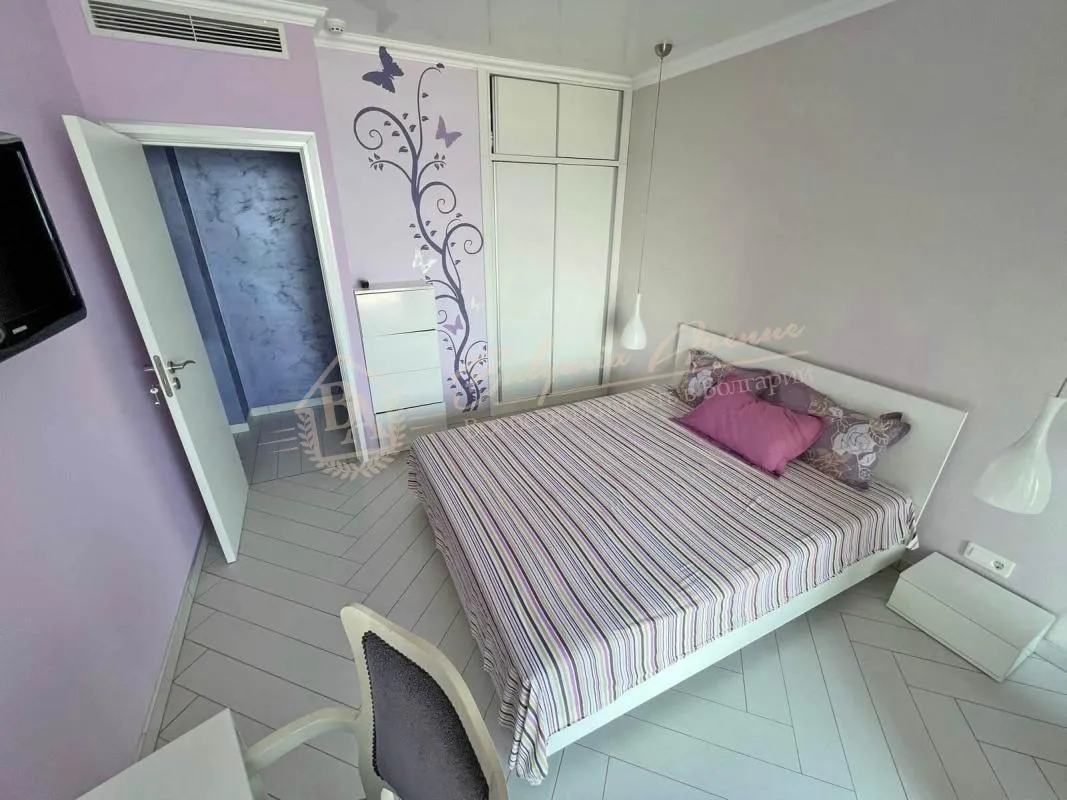 Трехкомнатный апартамент в элитном комплексе "Атриум", Елените. Первая линия, фронтальный вид на море!