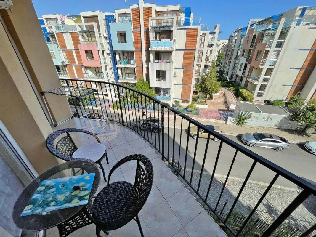 Хороший свежий двухкомнатный апартамент в комплексе "Санни Вью Централ", Солнечный берег